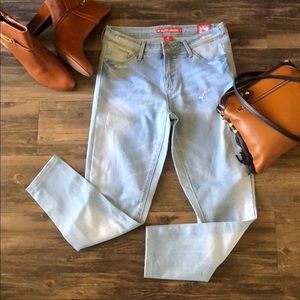 Elite Light Wash Skinny Jeans size 7